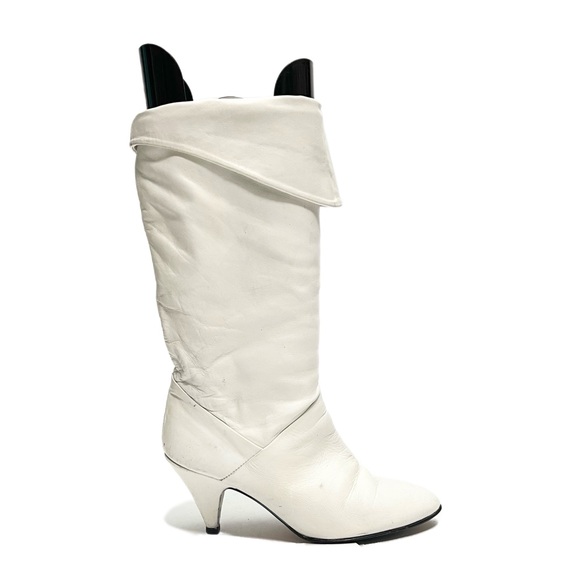 Tip Toe Shoes - Vintage 1980s white leather fold over heeled pirate boots